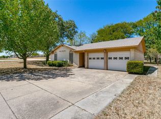 801 Charleston Dr, Bedford, TX 76022