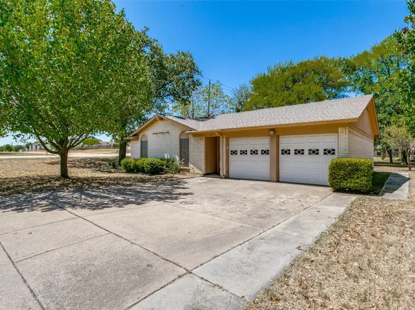 801 Charleston Dr, Bedford, TX 76022