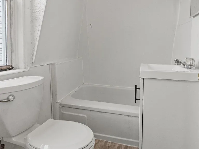 120 N Broadway #4 — Photo 3