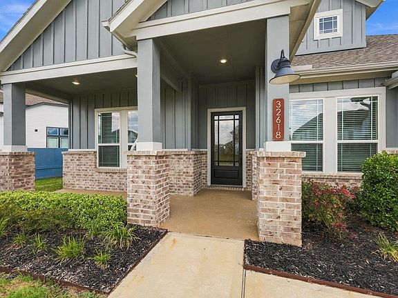4th image of 32618 Mountain Maple Ct