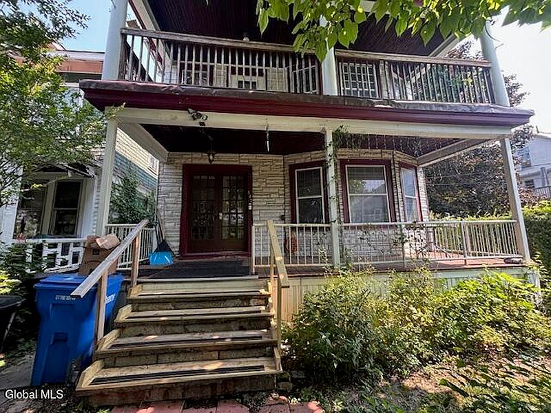 3rd image of 847 Myrtle Avenue