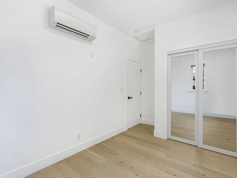 1217 Hester Ave — Photo 16