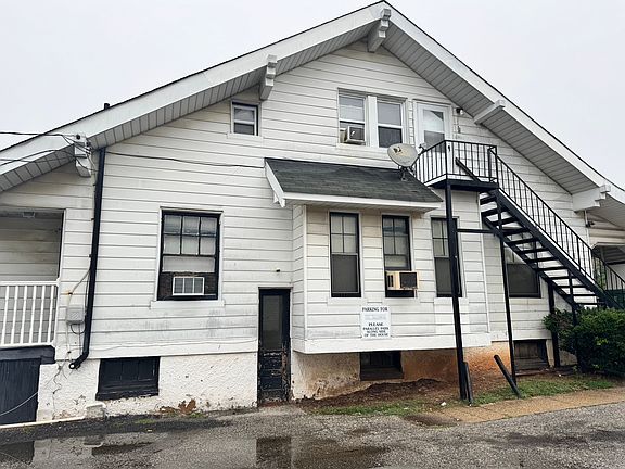 Side Entrance to Basement with Storage/Laundry Access. The far left of the photo is where the porch and main entrance for unit 1B are located.