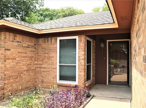 4th image of 3821 Memphis Ln