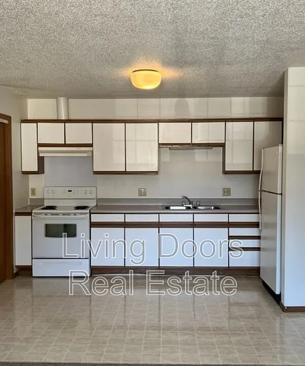 607 S Washington St #8