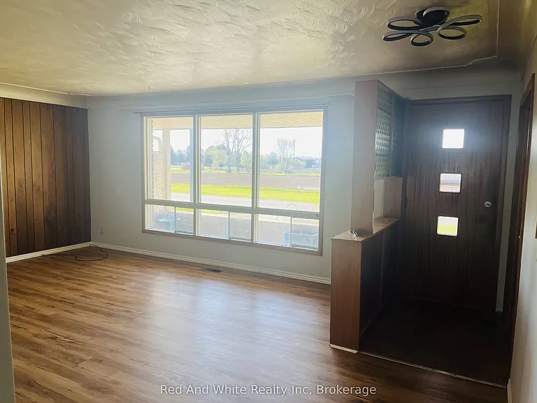 157 Schweitzer St — Photo 5