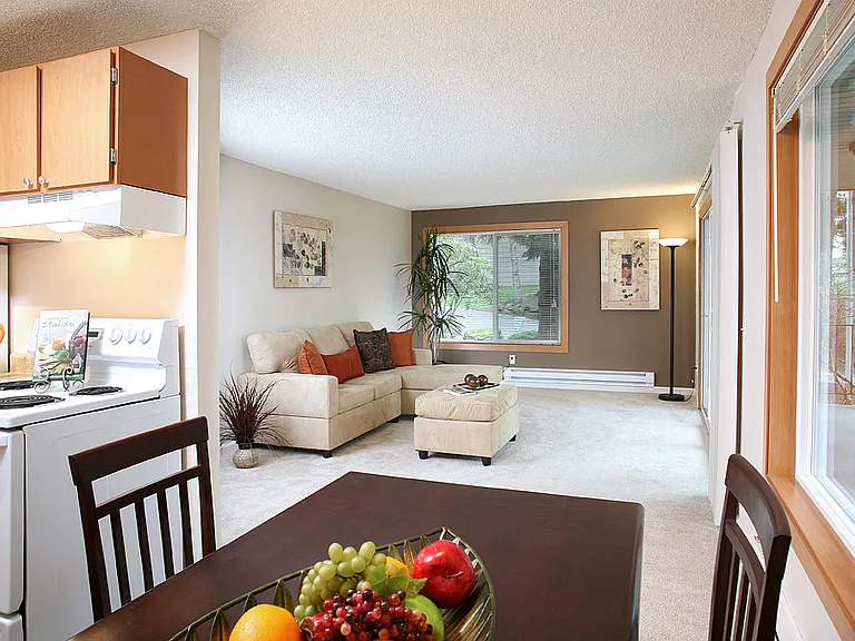 Hill Crest Apartments — Photo 7