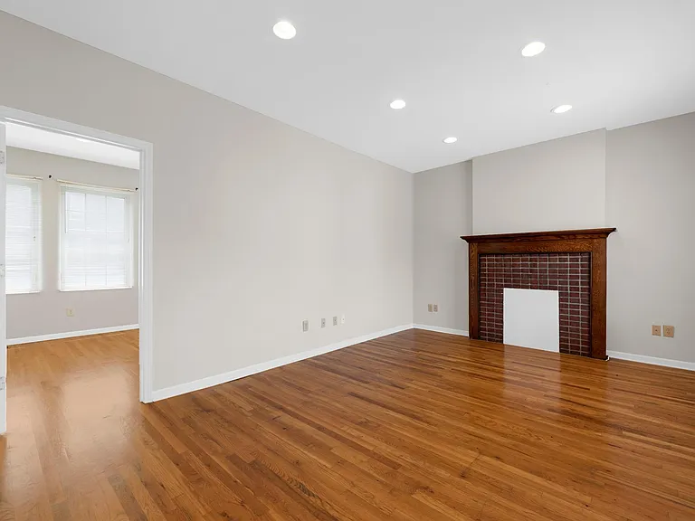 242 E 12th Ave #1 — Photo 3