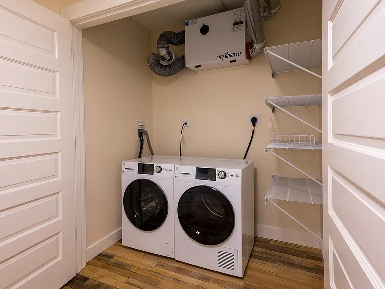 101 N Main St #203 — Photo 3