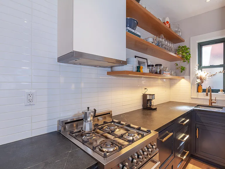 82 Horatio St #5A — Photo 3