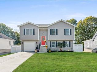 35 Dewey Ave, Tiverton, RI 02878