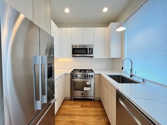 Quartz countertop with stainless appliances
