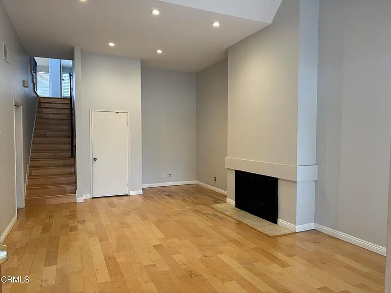 250 Cordova St — Photo 4