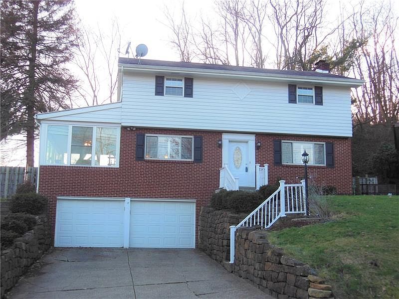 1st image of 17 Lancewood Dr
