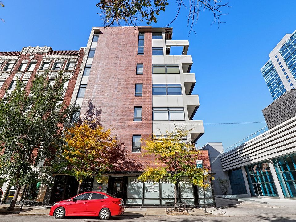 1st image of 834 W Montrose Ave Unit 402