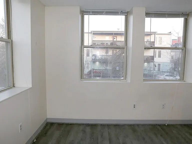 25 Laval Street Apartments — Photo 42