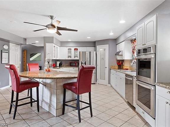 3rd image of 6570 Whispering Sands Dr