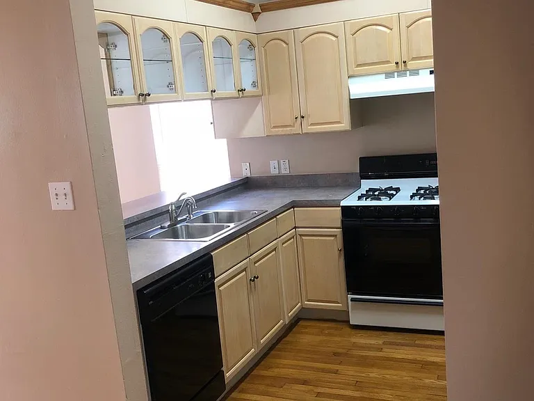 4122 Drake St #1/2 — Photo 12