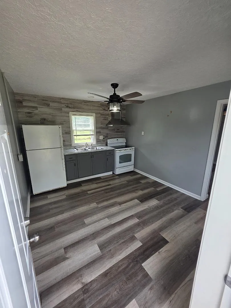 4066 Greenwich Rd - Unit 5 — Photo 1