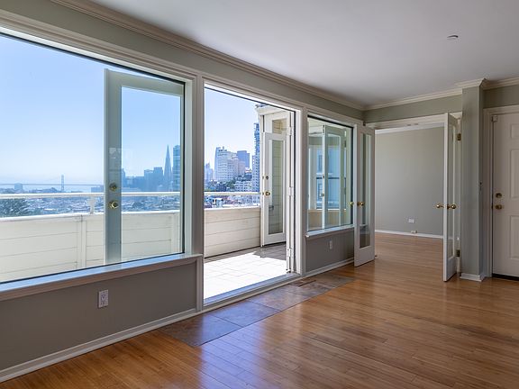 5th image of 2208 Hyde St