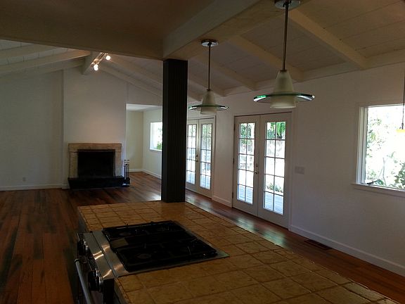 3rd image of 1045 Parkway Dr
