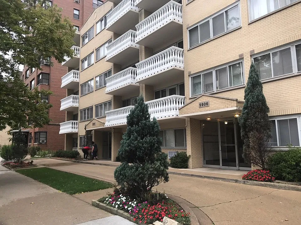 5900 N Sheridan Road