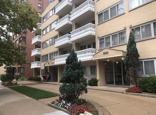 5900 N Sheridan Road, Chicago, IL 60660