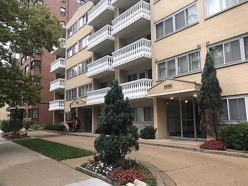 5900 N Sheridan Road Photo 1