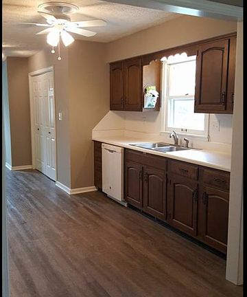 5th image of 2612 Thompson Dr