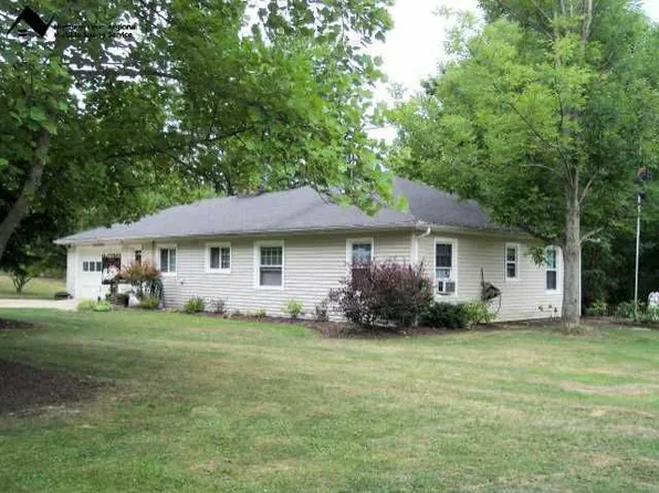 9989 Edward Ln, Chagrin Falls, OH 44023