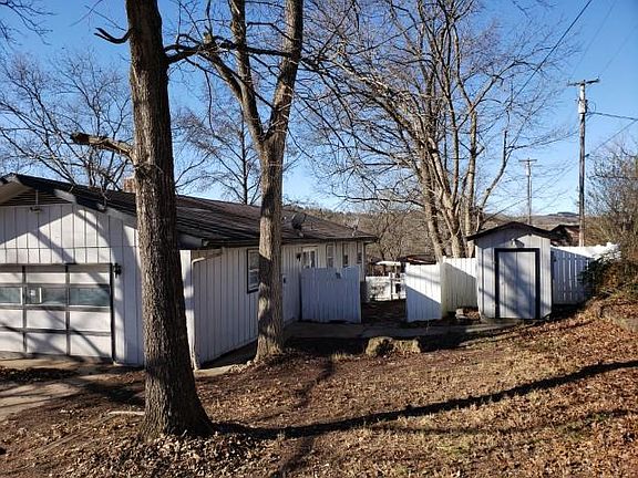 4th image of 165 Green Briar Dr