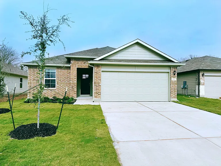 1207 Camden Ln — Photo 3