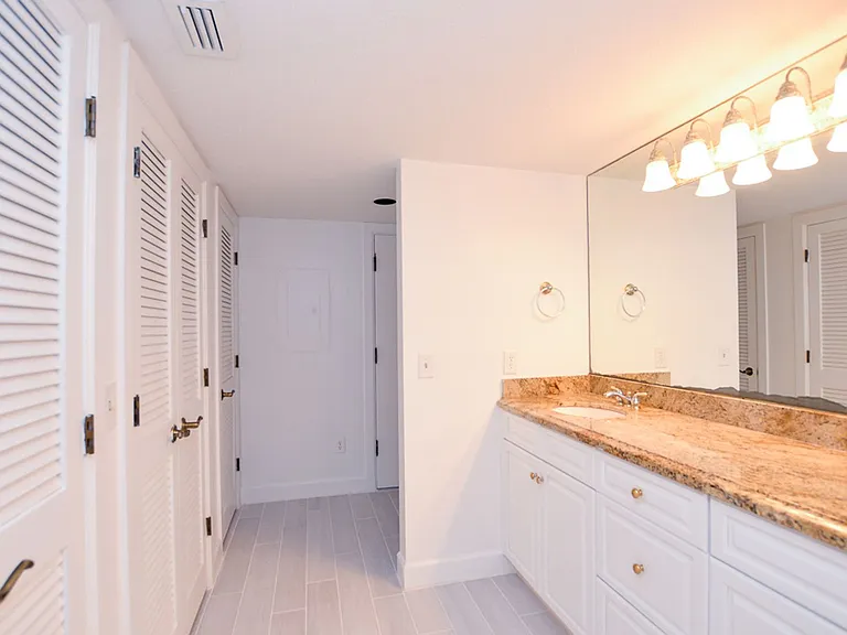 622 Olde Camelot Cir #3212 — Photo 32
