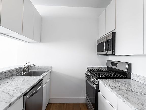 4th image of 418 E 59th St APT 32A