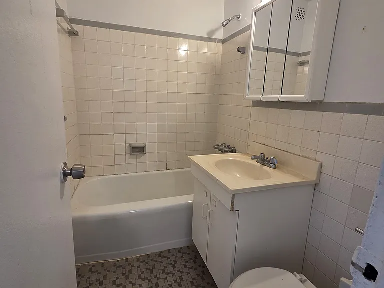 210 W 251st St #5B — Photo 7