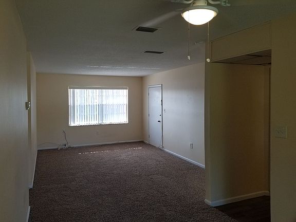 4th image of 857 Courtington Ln #4B