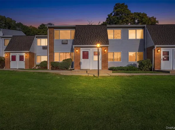 2740 South Road #H6, Poughkeepsie, NY 12601