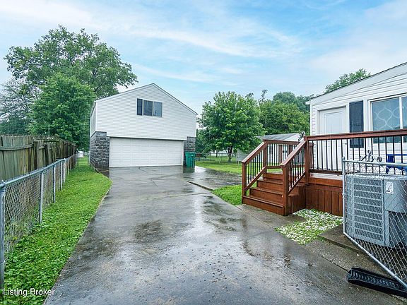 3rd image of 858 Melford Ave