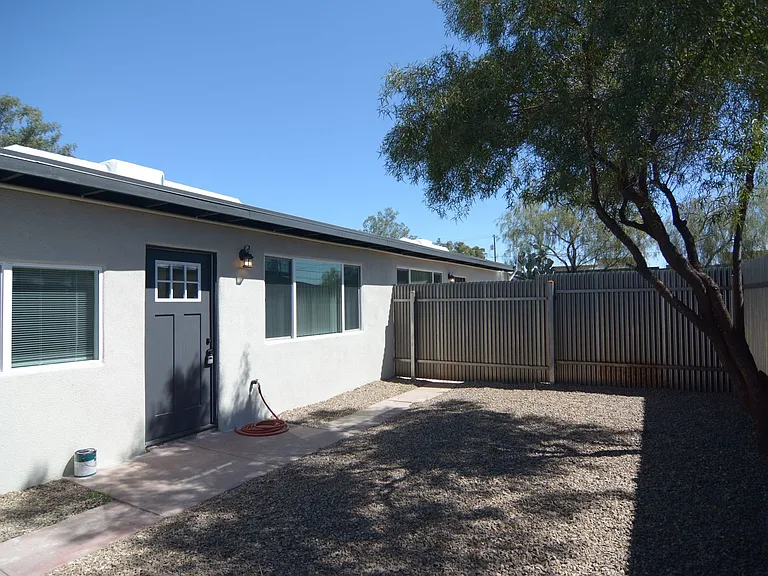 2556 E Silver St — Photo 13