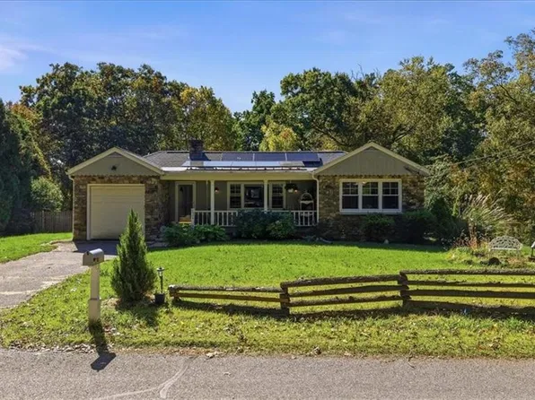 131 Henry St, Uxbridge, MA 01569
