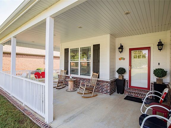 4th image of 505 Oakwood St