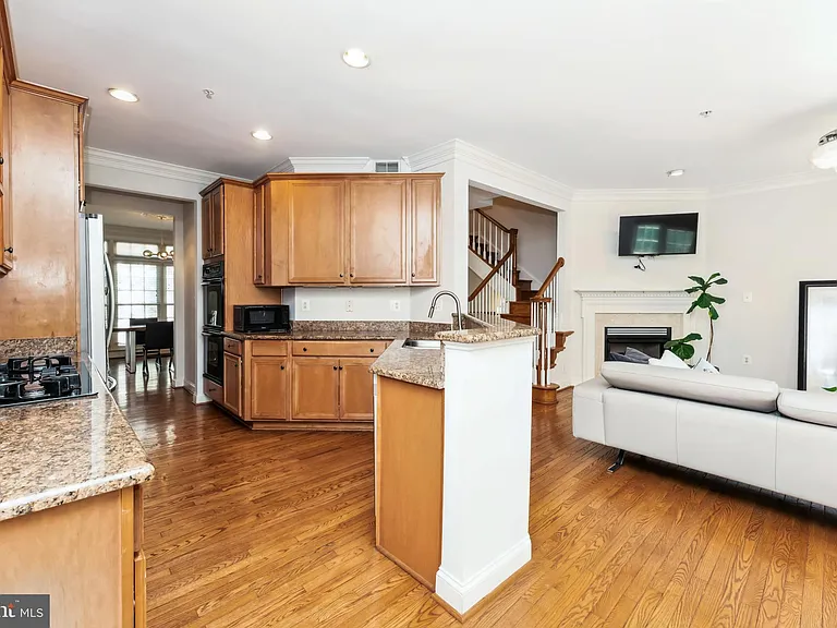 7489 Carriage Hills Dr — Photo 14
