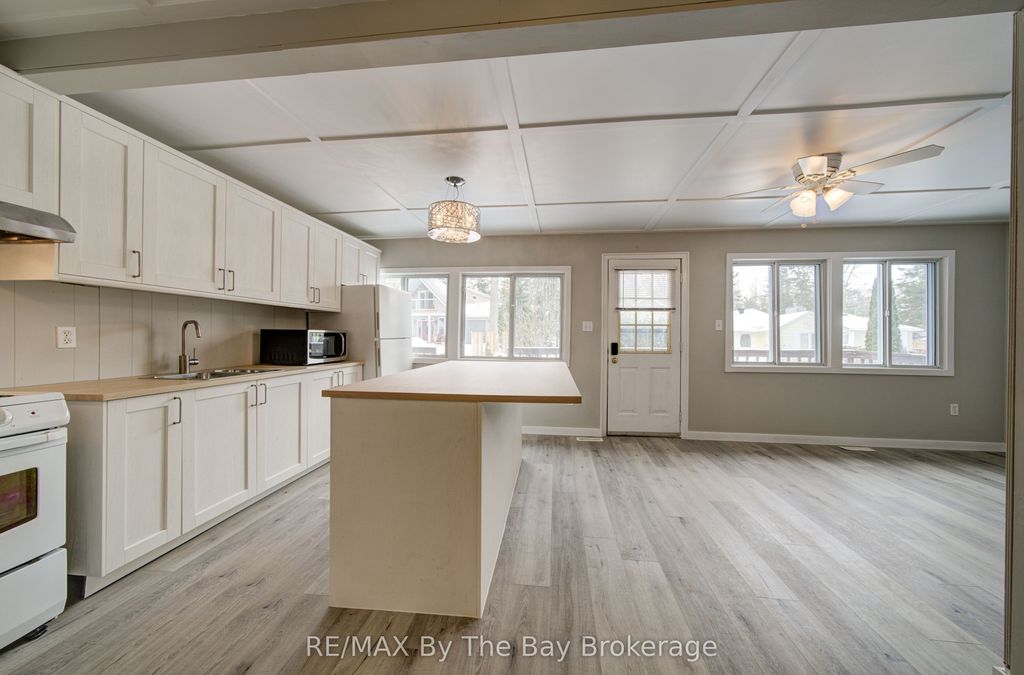 50 Balsam St, Tiny, ON - View 5