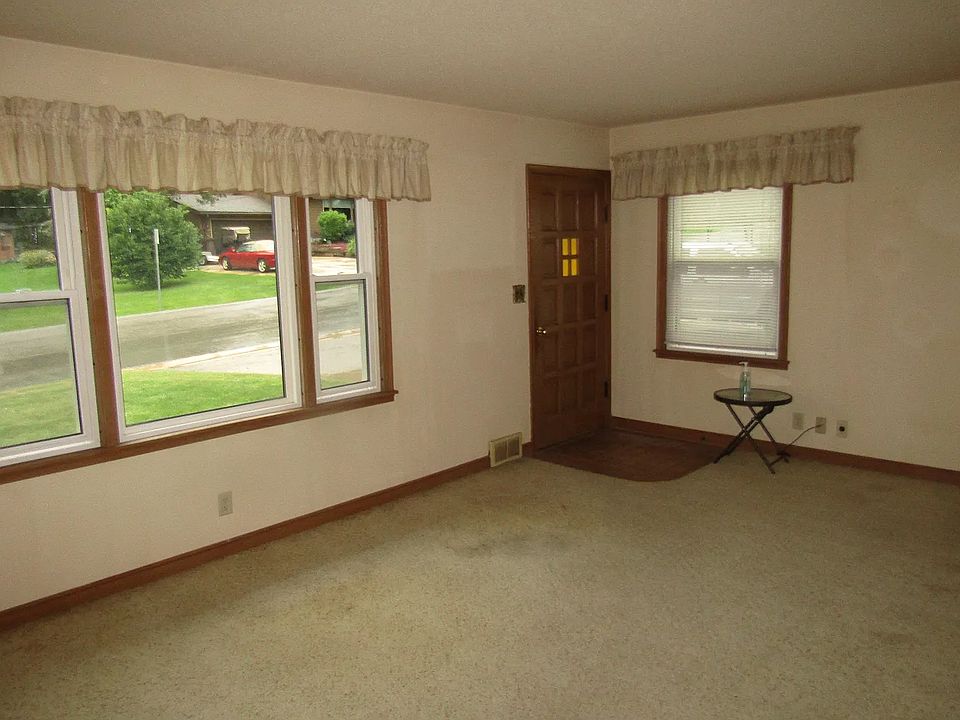 2nd image of 2303 4th St SW