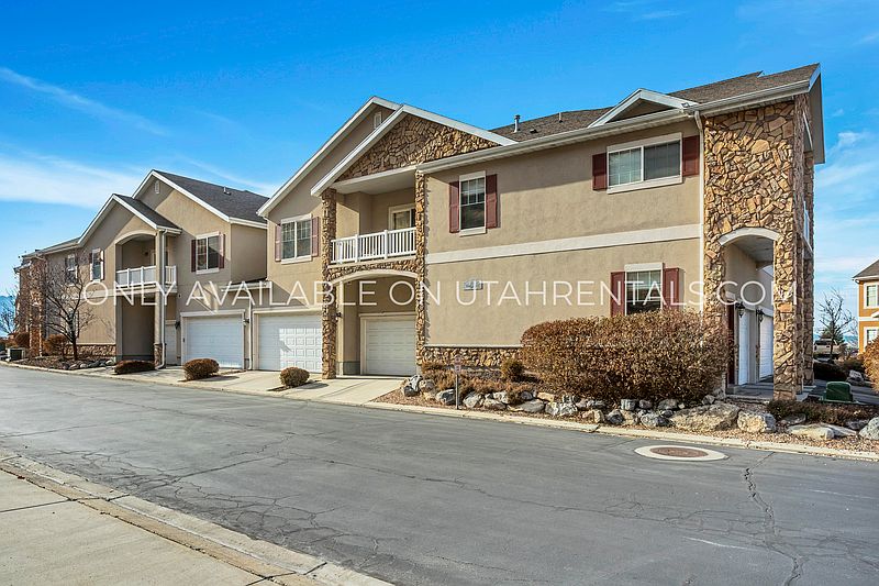 1st image of 1132 Canyon Meadow Dr APT 4