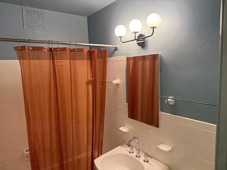 secondary bathroom