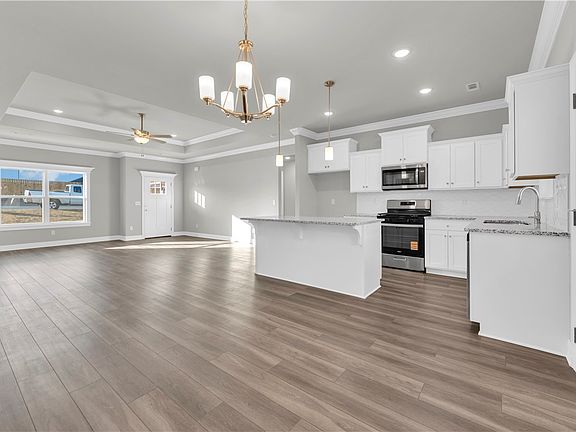 3rd image of 195 Tonya Loop