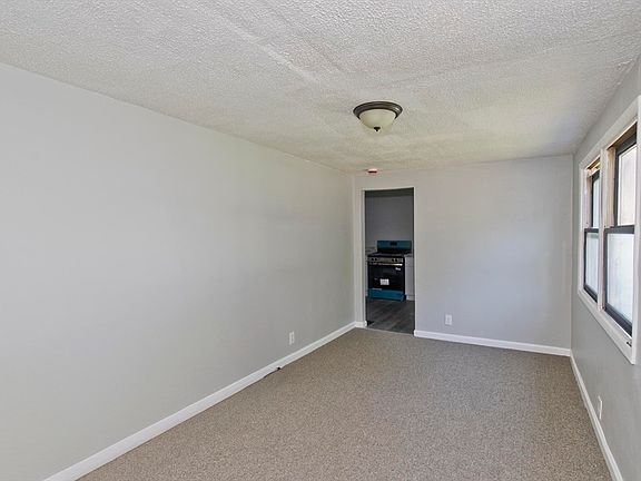 4th image of 143 Davenport St