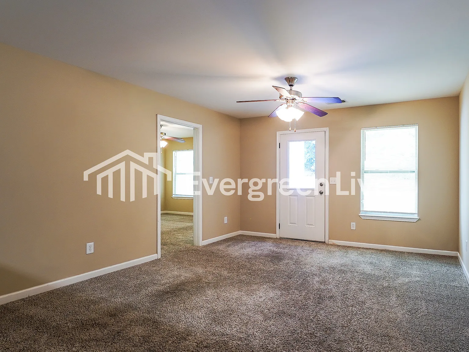 4 bed, 2.0 bath, 1329 sqft, $1,545 — Photo 2