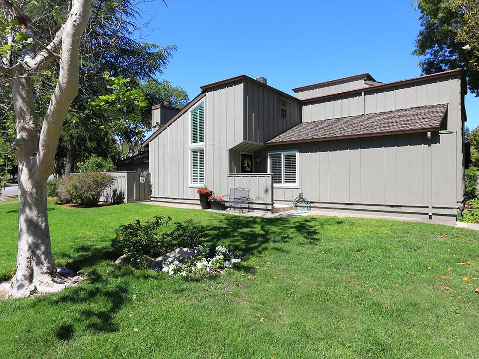 1st image of 127 Spruce Hill Ct